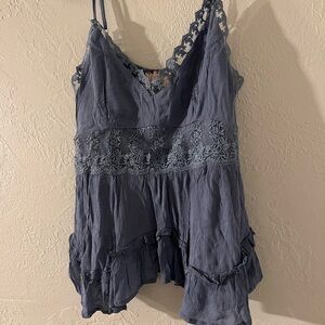 Super cute lace peplum top 
Size L